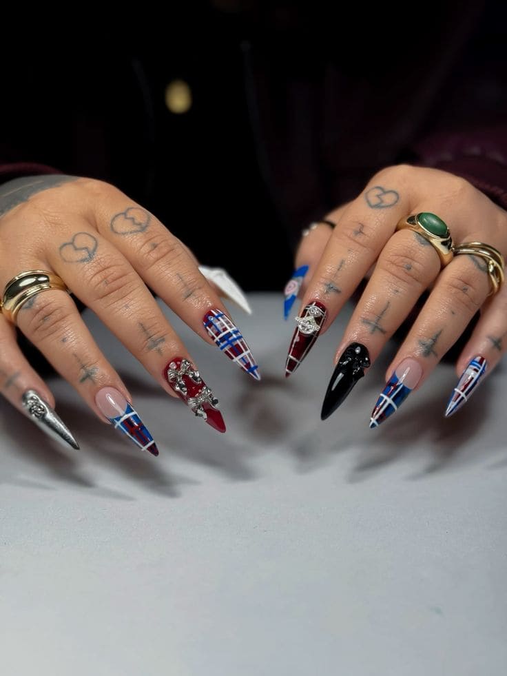  Vivien Westwood Core Nail Art7