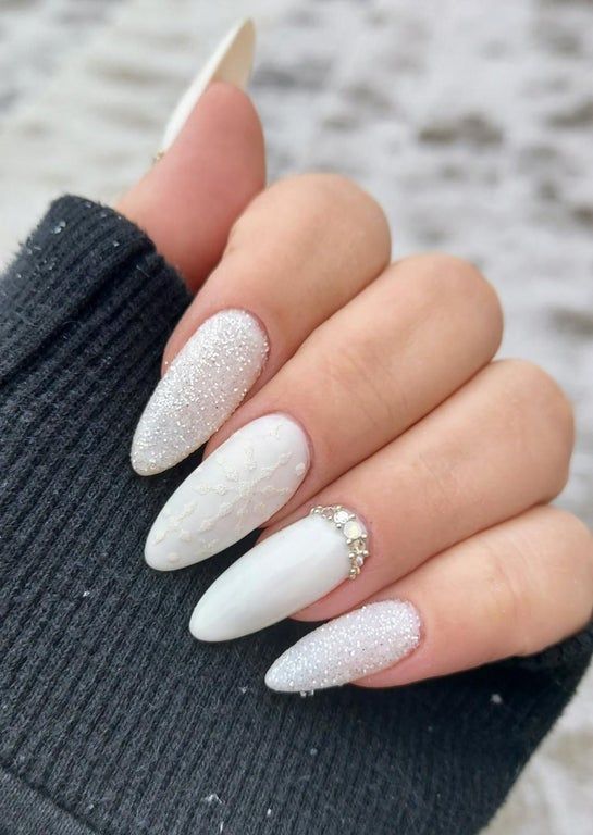 White Christmas Nails